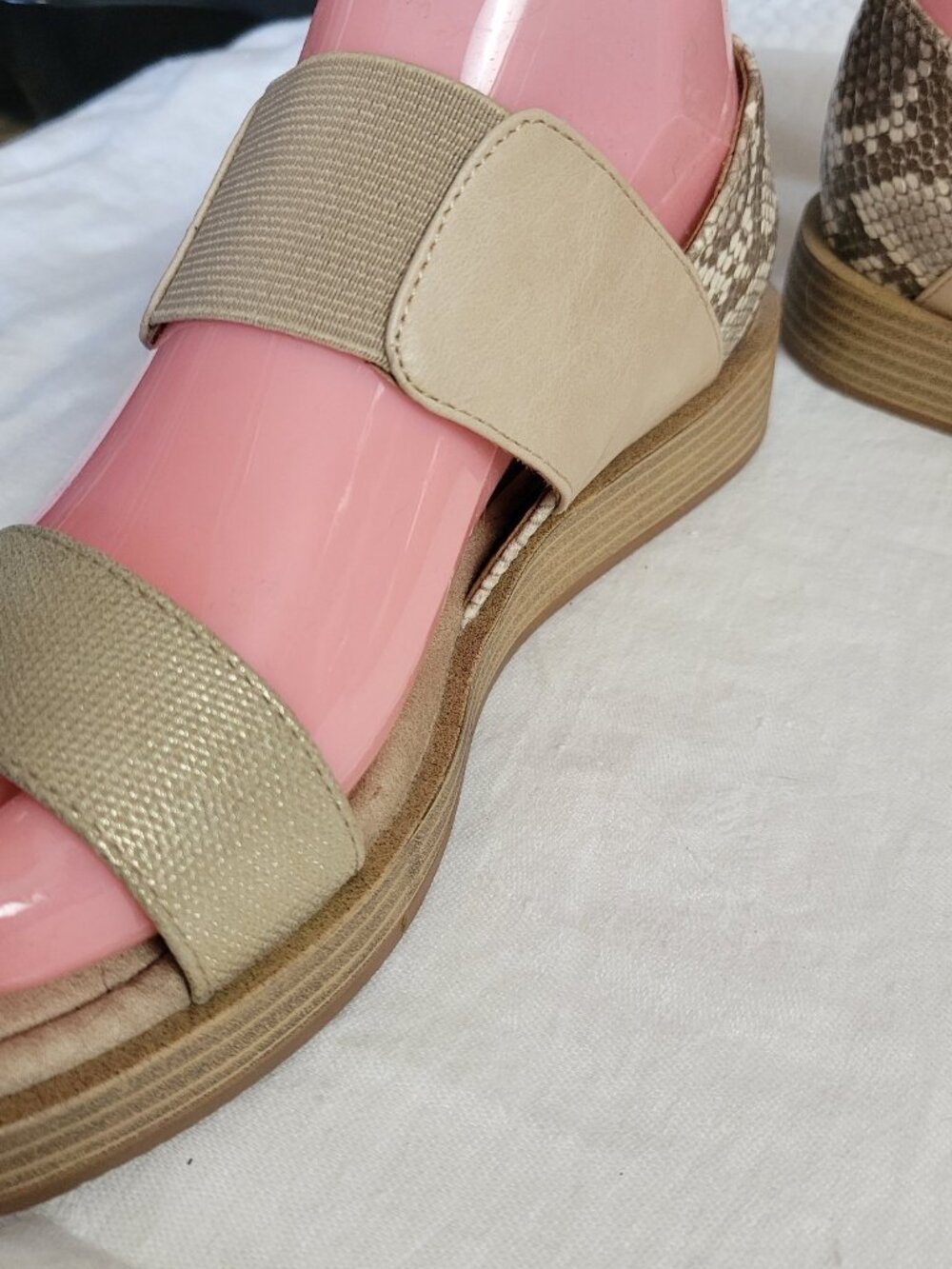 Eurosoft Sofft Women's Sandals 1" heel Snake print Nena sz 8 strappy Unused NWOT - Picture 4 of 10